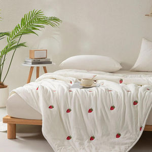 Couette d'été brodée couverture de poids d'été <span class=keywords><strong>et</strong></span> couette literie couette couette été 100% polyester lavable maison <span class=keywords><strong>et</strong></span> hôtel utilisation - Product Image 3