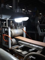 Fabricant chinois de revêtements de sol en WPC brossé de haute qualité, antidérapant, imperméable, design européen, pour extérieur, à emboîtement