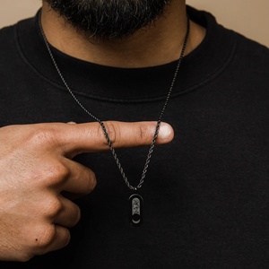 Joias Inspire, Joias Islâmicas Personalizadas e por Atacado, Colar Alhamdulillah com Pingente Oval e Corrente de Corda para Homens - Product Image 3