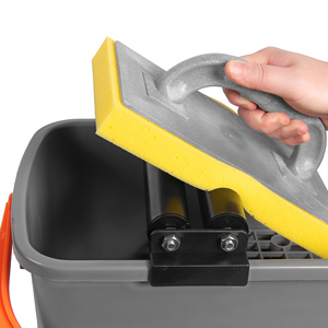 Secchio Portatile per Pulizia Fughe Piastrelle con Ruote e Rulli Raschietti - Sistema Efficiente per Lavaggio Piastrelle per Grandi Progetti di Pavimentazione - Product Image 2