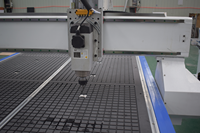 Fresadora CNC de 3 Ejes para Madera de 1300x2500mm, Grabador de Alta Velocidad con Husillo Único, DSP NC-Studio, Motor de 3.5-5.5kW, Bomba y Mesa de Vacío
