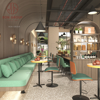 Ensemble de mobilier moderne pour café, restaurant, bar : petites tables, tabourets de bar, banquette verte pour hôtel, salon - Durable