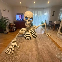 Halloween Stehende Hexe mit Besen Ornament Freizeitpark Spukhaus Geheimraum Leuchtende Augen Gruselige Atmosphäre Deko-Requisite