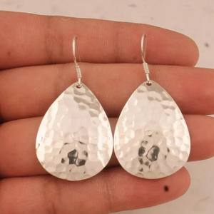 Pendientes colgantes de plata de ley 925 al por mayor, diseño geométrico moderno de alta calidad, Colección clásica de lujo, corte de pera para mujer - Product Image 2