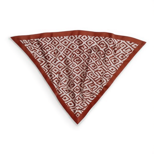 Bufanda triangular Angelina de 135x60cm con patrón geométrico, accesorio de moda para hombres y mujeres - Product Image 1