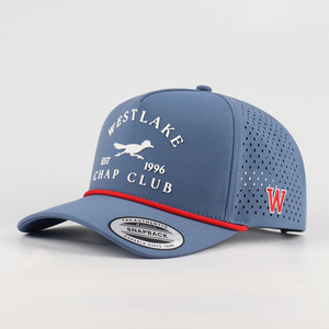 Gorra Deportiva Impermeable de Poliéster de 5 Paneles con Agujeros Cortados a Láser Personalizada, Gorra de Golf Perforada, Gorra de Béisbol Negra con Logo de Parche de Goma Personalizado - Product Image 1