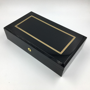 Laqué noir Finition Brillante MDF En Bois 12 Fentes Montres Boîte Avec Serrure À Clé - Product Image 1