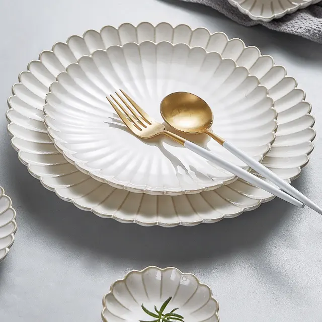 Personalized Logo Print White Blank Sublimat Chrysanthemum Shape Ceramic Dinner Plate Bowl Set Porcelain Tableware Dessert Plate