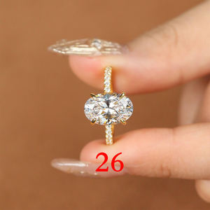 Moissanite Dames Verlovingsring 925 Sterling Zilver Geplatineerde Smaragd Gesneden Prong Setting Trendy Stijl-Verscheidenheid Modellen - Product Image 1