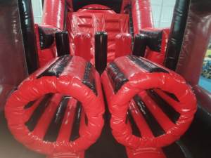 Commerciale rosso e nero divertente gioco di corsa giocattolo ostacolo con scivolo combinato lungo percorso ad ostacoli gonfiabile - Product Image 5