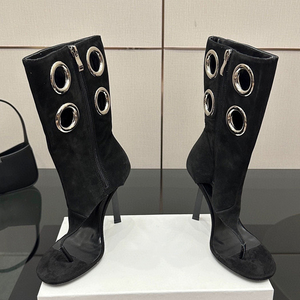 Bottines d'été sexy pour femme en daim à talons aiguilles, à bout ouvert, avec découpes métalliques et talons fins - Product Image 5