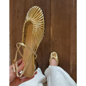 Sandalias Doradas con Tiras Tejidas para Mujer, Estilo Veraniego Tiras con hebilla en la parte trasera, tacones gruesos, suela ligera y transpirable. - Product Image 2