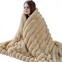 Plaid double couche en fourrure de lapin camel, texture gaufrée rayée, chaleur hivernale quatre saisons, luxe, doux, en polaire pelucheuse