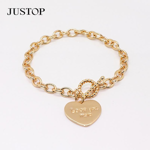 Pulsera de latón chapado en oro para mujer, moderna, con dijes, ágata, ecológica, geométrica, cierre OT, colgante de corazón grabado, textura rugosa - Product Image 4