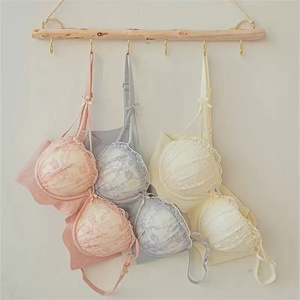 Lencería pura y seductora, sujetador de encaje con lunares y soporte lateral elástico, ajuste cómodo y copas suaves. - Product Image 1