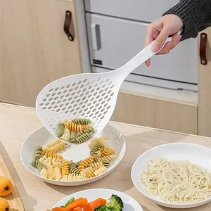 Plastic Vergiet Met Lange Steel Schep Voedsel Pasta Noedels Zeef Skimmer Water Lekkend Lepel Schep Thuis Keuken Accessoires