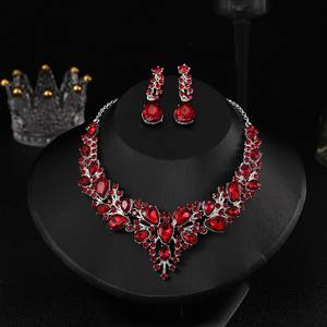 Vente en gros <span class=keywords><strong>d</strong></span>'ensembles de bijoux fins pour femmes collier boucles <span class=keywords><strong>d</strong></span>'oreilles ensemble pour mariage strass <span class=keywords><strong>demoiselle</strong></span> <span class=keywords><strong>d</strong></span>'<span class=keywords><strong>honneur</strong></span> cadeaux ajustement avec <span class=keywords><strong>robe</strong></span> de mariée - Product Image 6