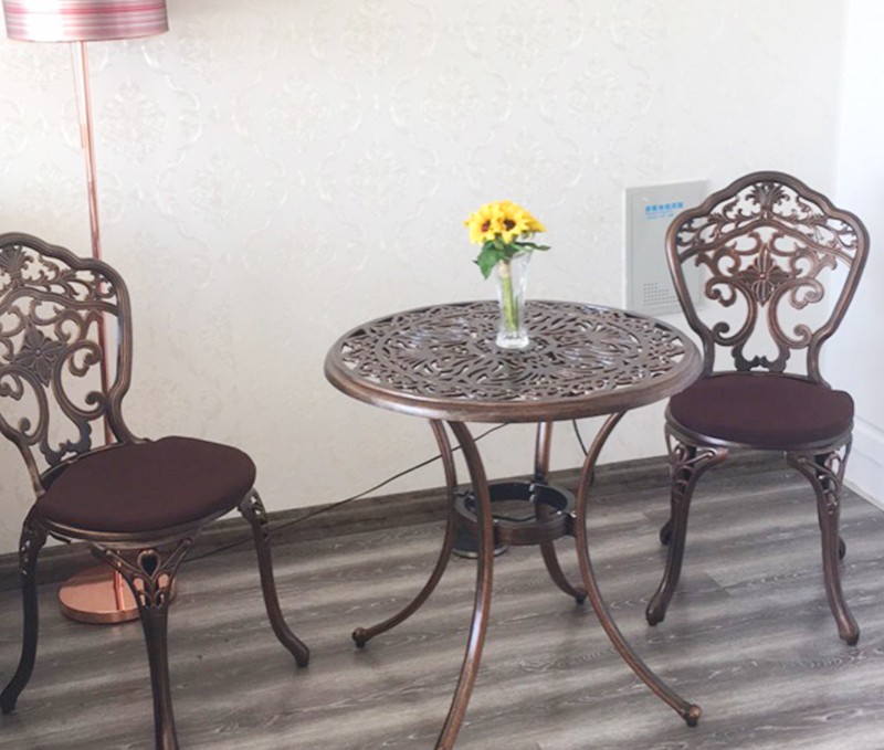 2 orchid chairs + 68cm Phoenix table