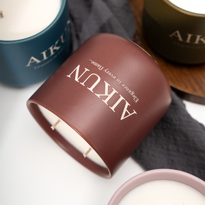 AIKUN Vente en gros de bougies parfumées en céramique de luxe, bougies en céramique écologiques sans fumée, cire de soja pour salon et chambre à coucher - Product Image 2