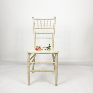 Chaises <span class=keywords><strong>de</strong></span> salle <span class=keywords><strong>de</strong></span> banquet en bois Chiavari à la <span class=keywords><strong>chaux</strong></span> à vendre - Product Image 4
