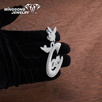 Liontin Huruf Bentuk Kelinci Playboy Custom Iced Out, Bertabur Batu Penuh, Engsel Lipat, Gaya Hip Hop untuk Pria, Bentuk Kait Unik