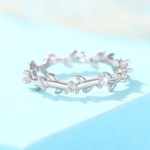 Anello Eternity con Motivo Floreale T0196 in Argento 925 con Cristalli Taglio Brillante Rotondo e Strass, Anello da Sposa per Donna - Product Image 2