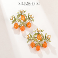 Broche Qianzuyin de haute qualité en alliage plaqué or vintage avec perle et fruit de kaki, idéale pour mariage, fête ou comme cadeau, bijou.