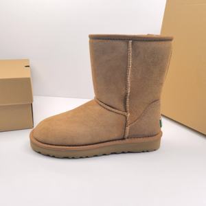 Bottes de marche en coton avec logo de marque artisanal pour 2026, confortables et chaudes à porter en extérieur, bottes UGgss pour hommes et femmes - Product Image 4