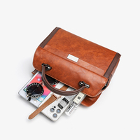 Sac à main vintage en cuir huilé pour femme, style sac de médecin, avec poignée supérieure et bandoulière réglable, décontracté, à porter à la main ou en bandoulière