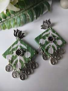 ต่างหูห้อยรูปดอกไม้สไตล์โบโฮชิคทันสมัย ทำด้วยผ้าเนื้อเบา งานแฮนด์เมด คุณภาพสูง ชุบโลหะผสมแบบออกซิไดซ์ เป็นมิตรกับสิ่งแวดล้อม - Product Image 4