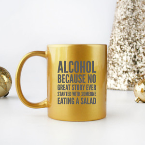 Alcohol Because No Great Story Ever Taza Dorada y Plateada - Product Image 1