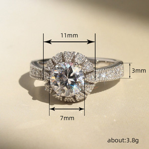 Anello con Fiocco di Neve a Forma di Girasole, Design Floreale Elegante, Accessorio Moda Stile Fatato per Feste e Outfit Quotidiani - Product Image 4