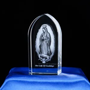 Icono católico de alta calidad Retrato de Nuestra Señora Recuerdo religioso Cubo de cristal grabado con láser 3D