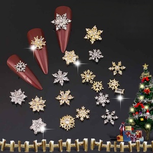 Accessoires pour ongles de Noël très demandés, décorations d'ongles en forme de flocon de neige serties de diamants, vente en gros spéciale DIY pour la beauté - Product Image 1