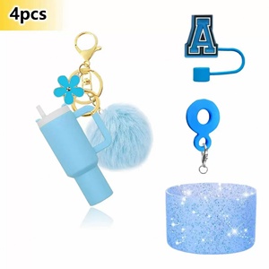 Lot de quatre porte-clés boules moelleuses en acrylique, mini-gobelets avec paille et bouchon anti-poussière, designs élégants de tasses - Product Image 2