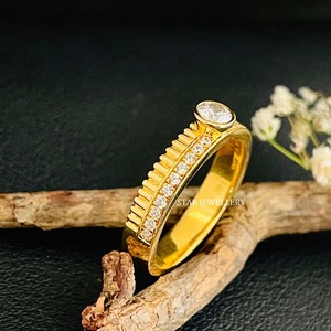 แหวนทองคำแท้ 14K ประดับเพชรเม็ดเดี่ยวเพาะเลี้ยงในห้องปฏิบัติการ ดีไซน์หรูหราสำหรับผู้หญิง ของขวัญคริสเตียน - Product Image 3