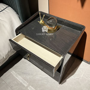 Juego de Muebles de Dormitorio de Lujo, Moderno y Acogedor, con Tapicería de Cuero y Construcción de Madera - Product Image 3