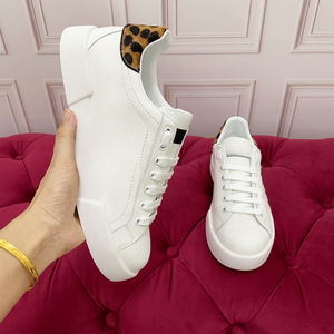 Zapatos Deportivos Casuales Gabbna, Estilo Dad Shoes, con Suela Plana, Diseño Graffiti Clásico, Moderno y a la Moda, en Blanco y Negro - Product Image 3