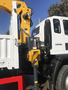 Sinotruk-camión todoterreno de 4x4, grúa plegable montada en camión - Product Image 5