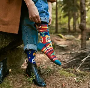 أفضل مبيعات في 2024 جوارب طويلة غير متماثلة على الموضة بنمط القبائل الأمريكية مناسبة لجميع فصول السنة جوارب طويلة للجنسين