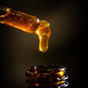 100% Apparence liquide d'huile de rhum de baie organique et naturellement dérivée - Product Image 1