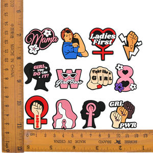 Decoraciones Personalizadas al por Mayor para Zapatos Tipo Clog Negros, Dijes Mágicos de PVC para Mujer con Hebillas, 2.5-3.5cm - Product Image 4