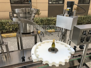 Équipement de remplissage liquide en acier inoxydable pour la production de vin et de boissons avec une production stable - Product Image 5