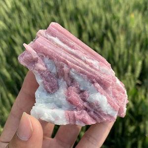 Commercio all'ingrosso Naturale Tormalina <span class=keywords><strong>Rosa</strong></span> <span class=keywords><strong>Quarzo</strong></span> <span class=keywords><strong>Pietra</strong></span> di Guarigione di <span class=keywords><strong>pietra</strong></span> grezza Tormalina rossa gemma grezza - Product Image 3