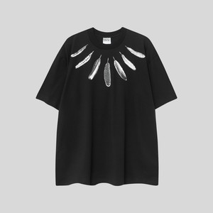 Noir surdimensionné avec imprimé ailes |   T-shirt graphique style urbain - Product Image 2