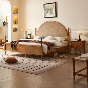 سرير مزدوج بتصميم نورديك عصري مقاس 1.8 متر، مصنوع من الخشب الصلب البسيط والروطان مع مساحة تخزين مبتكرة لغرف النوم الرئيسية في بيوت الضيافة - Product Image 1