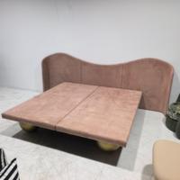 Lit King Size Moderne en Tissu Italien, Dernière Conception, Rafraîchissant, Pivotant, en Bois Massif, Réglable, Ensemble de Meubles de Chambre Doux