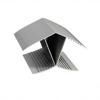 Profils d'extrusion en plastique ABS UPVC PP personnalisés OEM pour portes de meubles de cuisine modernes, durables, écologiques, avec design à bords chanfreinés