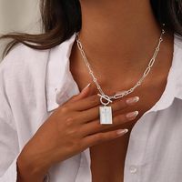 Collier pendentif croix carrée de luxe de style européen et américain, design de niche léger avec boucle polyvalente, chaîne de clavicule, accessoire tendance