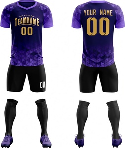 Maillot de football personnalisé violet avec impression dorée, col en V, manches courtes, uniformes pour adultes, toutes saisons, polyester respirant - Product Image 1